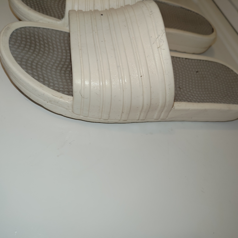 Comfort Slides - Picture 5 of 5